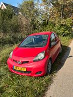 Toyota Aygo 1.0 12V Vvt-i 3DRS MMT 2011 Rood, Auto's, Voorwielaandrijving, 4 stoelen, 68 pk, Origineel Nederlands