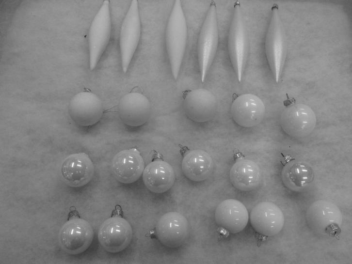 57 Witte Kerstballen inclusief opbergbak   (16), Diversen, Kerst, Gebruikt, Ophalen of Verzenden