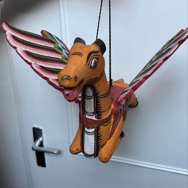 Vintage Indonesische Pegasus-mobiel geestenverjager / paard, Antiek en Kunst, Kunst | Niet-Westerse kunst, Ophalen of Verzenden