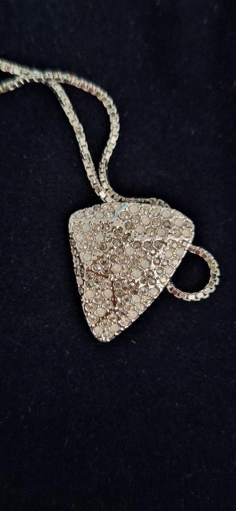 Swarovski halsketting Triangle met 3 kleur kristallen, Sieraden, Tassen en Uiterlijk, Kettinghangers, Zo goed als nieuw, Glas of Kristal