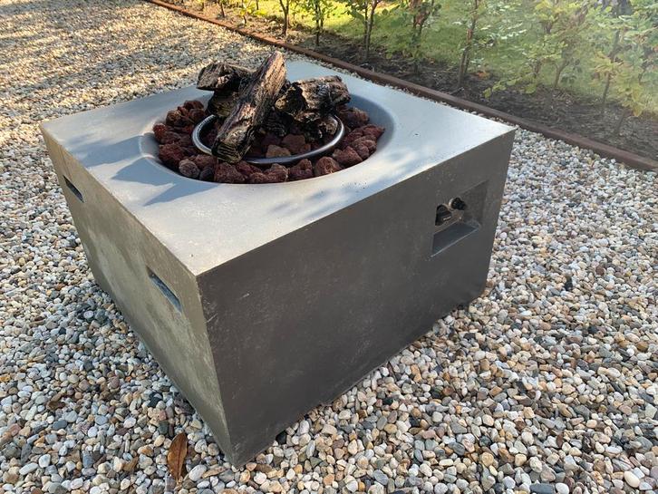 Happy Cocooning Vuurtafel/gashaard Vierkant met BBQ/grill, Tuin en Terras, Vuurtafels, Zo goed als nieuw, Ophalen