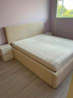 Bedframe, matras en 2 nachtkastjes, Ophalen, Zo goed als nieuw