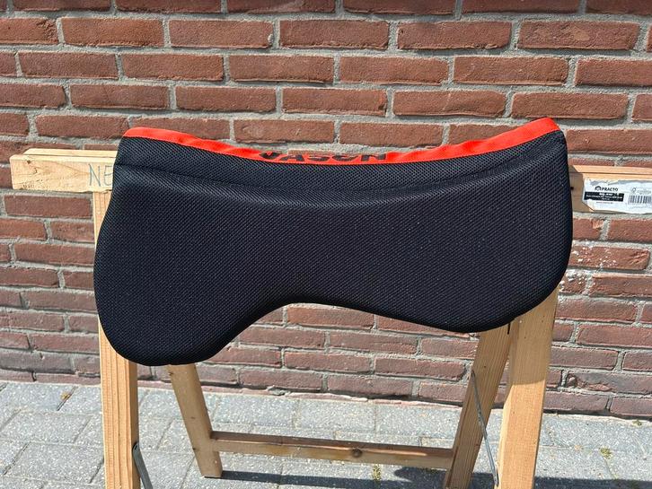 JasonHorse zadelpad traagschuim springzadel, Dieren en Toebehoren, Paarden en Pony's | Dekens en Dekjes, Zo goed als nieuw, Dekje