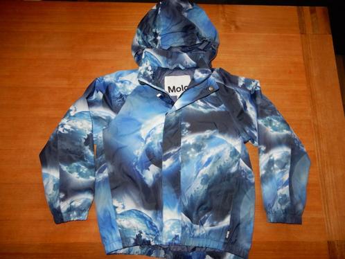 Molo Waiton lichtgewicht regenjas / jas mt 122 / 128, Kinderen en Baby's, Kinderkleding | Maat 122, Zo goed als nieuw, Jongen