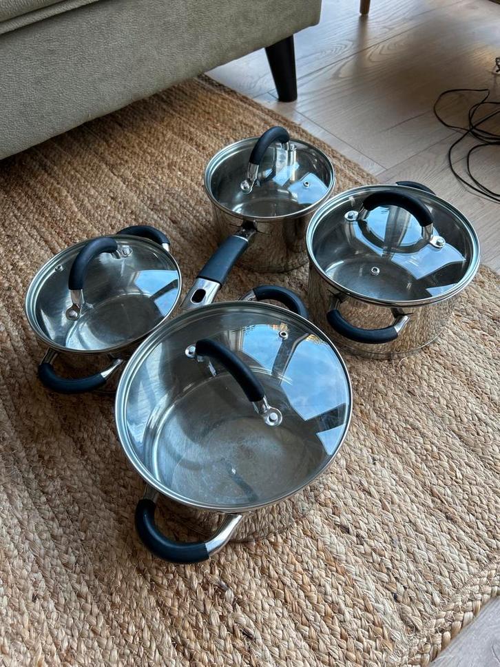 Sola Pannenset - Complete set voor de keuken, Huis en Inrichting, Keuken | Potten en Pannen, Zo goed als nieuw, Pannenset, Rvs