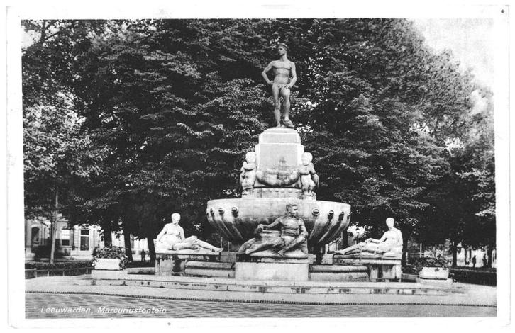 959505 Leeuwarden Marcurius Fontein 1936 Gelopen met post, Verzamelen, Ansichtkaarten | Nederland, Gelopen, Friesland, 1920 tot 1940