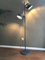 INDUSTRIELE STAANDE LAMP met vloerschakelaar, Ophalen, Zo goed als nieuw, Metaal, 150 tot 200 cm
