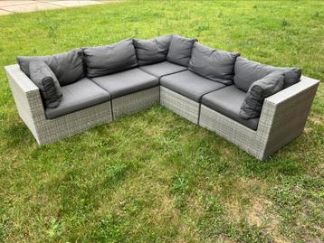 Loungeset wicker rotan + grijze kussens beschikbaar voor biedingen