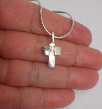 Zilveren ketting met modernist hanger nr.038 beschikbaar voor biedingen