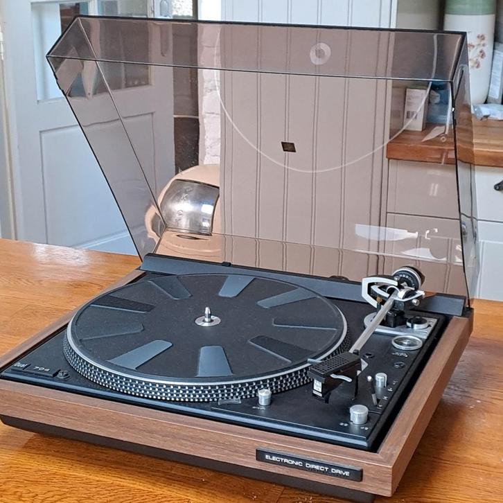 Dual 704 direct drive in nieuwstaat, met Shure V15 MKIII, Audio, Tv en Foto, Platenspelers, Zo goed als nieuw, Platenspeler, Dual