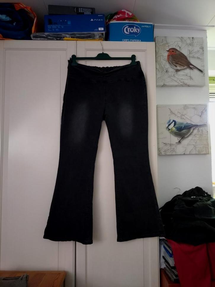 Leuke zwarte stonewashed spijkerbroek Shein flared mt 44 46, Kleding | Dames, Spijkerbroeken en Jeans, Gedragen, W33 - W36 (confectie 42/44)