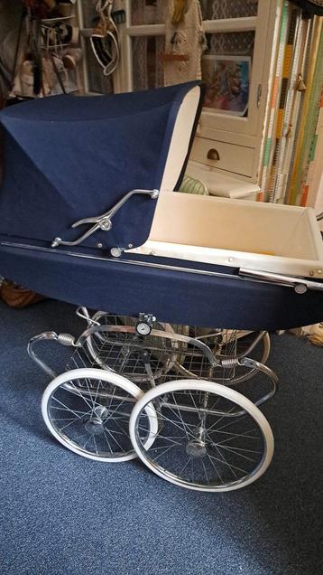 Engelse Vintage Kinderwagen beschikbaar voor biedingen