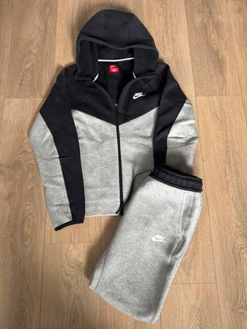 Nike tech fleece grijs & zwart maat S beschikbaar voor biedingen