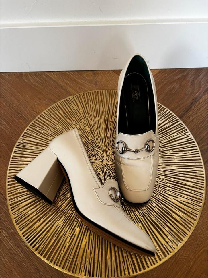 Gucci horsebit pump 38 origineel, Kleding | Dames, Schoenen, Zo goed als nieuw, Wit, Ophalen of Verzenden