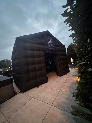 Opblaas partytent club ervaring beschikbaar voor biedingen