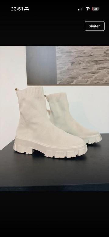 Enkel laarsjes beschikbaar voor biedingen