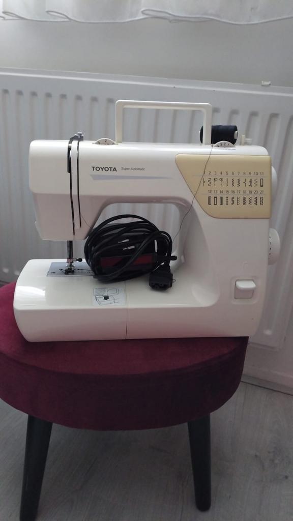 Toyota SuperAutomatic Naaimachine, Hobby en Vrije tijd, Naaimachines en Toebehoren, Gebruikt, Naaimachine, Overige merken, Ophalen of Verzenden