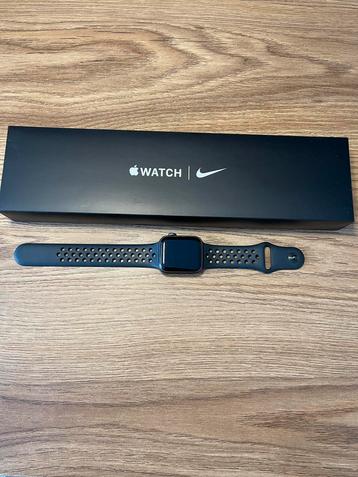 Apple Watch SE Space Grey Nike beschikbaar voor biedingen