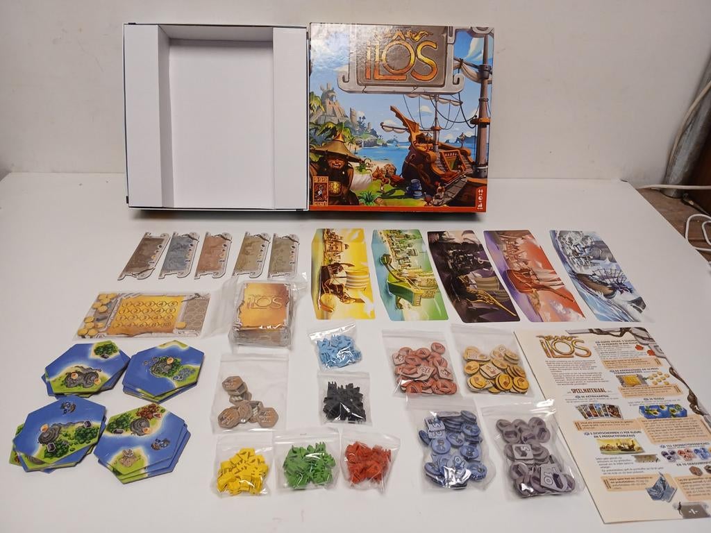Ilos bordspel 999 games zo goed als nieuw, Hobby en Vrije tijd, Gezelschapsspellen | Bordspellen, Ophalen of Verzenden, Zo goed als nieuw