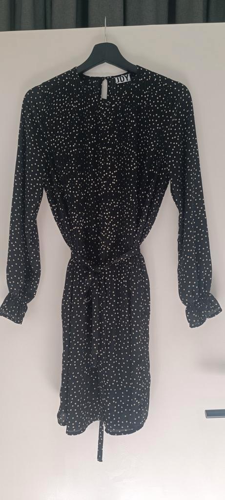 Zwarte UDY jurk met stippen - Maat s, Kleding | Dames, Jurken, Zo goed als nieuw, Maat 38/40 (M), Zwart, Boven de knie, Ophalen of Verzenden