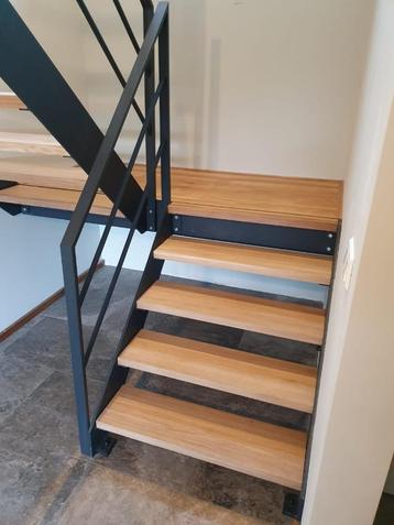 Stalen trap, trappen, trap, zwevende trap, maatwerk trap beschikbaar voor biedingen