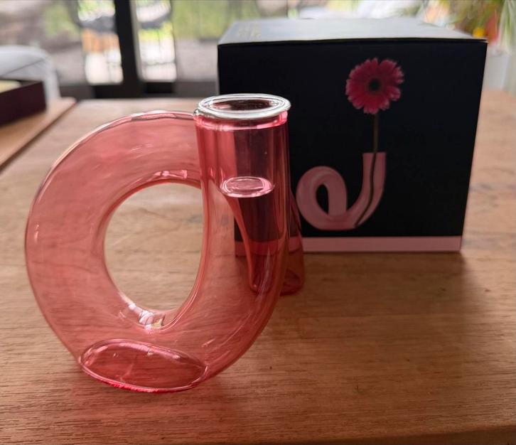 Roze glazen kandelaar- modern design, Huis en Inrichting, Woonaccessoires | Vazen, Zo goed als nieuw, Rood, Minder dan 50 cm, Glas