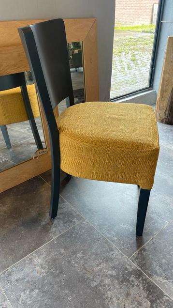 25 Sateliet Stoelen - refurbised beschikbaar voor biedingen