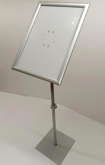 Display standaard A3 formaat. beschikbaar voor biedingen