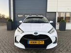 Toyota Yaris 1.5 Hybrid Dynamic Dealer onderhouden | CarPlay, Euro 6, Met garantie (alle), 450 kg, Wit
