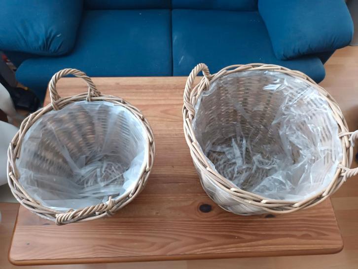 Twee rieten manden met plastic binnenvoering, Diversen, Rommelmarktspullen, Gebruikt, Ophalen of Verzenden