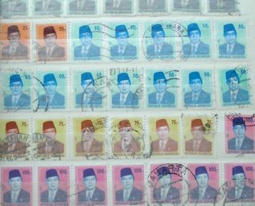 Wereld collectie postzegels (veelal Indonesië) beschikbaar voor biedingen