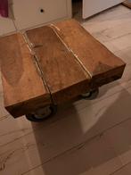 Stoere industriële salontafel of bijzettafel, Ophalen, 50 tot 100 cm, Vierkant, Zo goed als nieuw