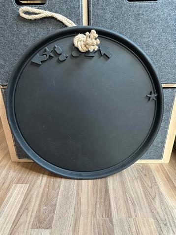 Rond magneetbord met 8 magneten beschikbaar voor biedingen