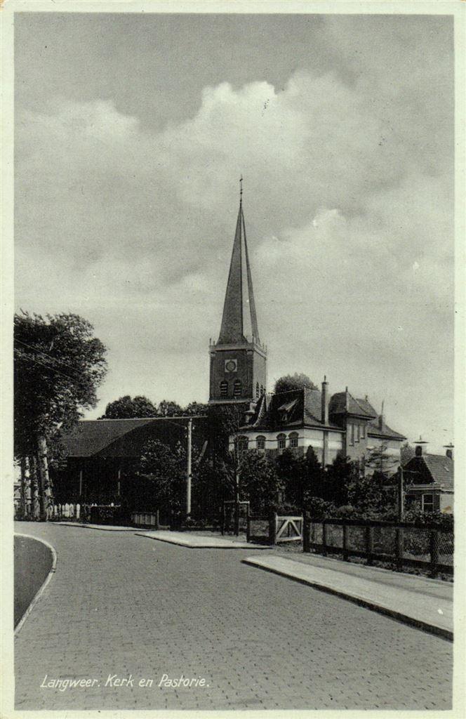 Langweer. Kerk en Pastorie. - 1939 gelopen, Verzamelen, Ansichtkaarten | Nederland, Gelopen, Noord-Brabant, Voor 1920, Ophalen of Verzenden