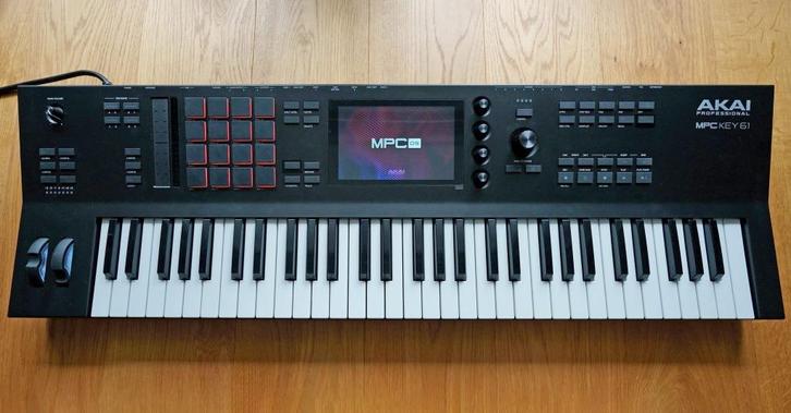 Akai MPC 61 key (nieuwstaat met doos), Muziek en Instrumenten, Synthesizers, Zo goed als nieuw, 61 toetsen, Overige merken, Met midi-aansluiting