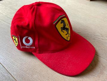 Cap/pet Formule 1 in Ferrarirood met logo schild en Vodafone beschikbaar voor biedingen