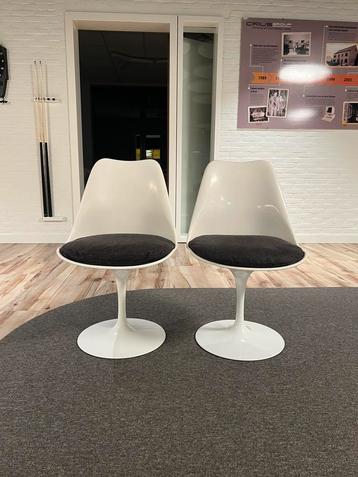 2x Knoll Saarinen Tulip stoelen beschikbaar voor biedingen