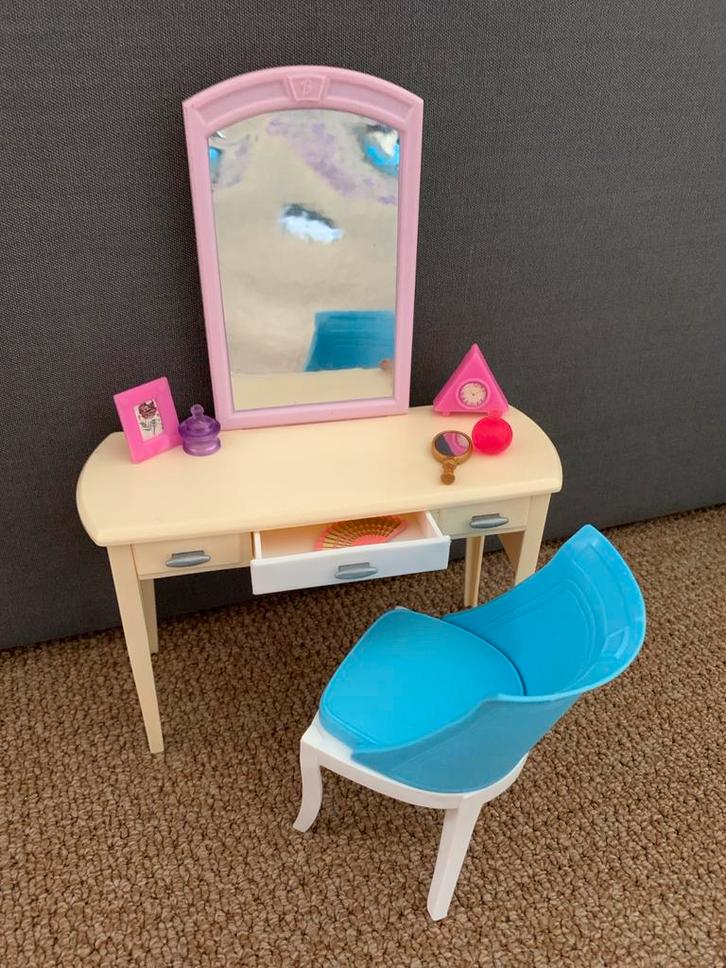 Barbie Kaptafel met Accessoires, Kinderen en Baby's, Speelgoed | Poppen, Gebruikt, Barbie, Ophalen of Verzenden
