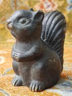 Mooi zwaar oud Oosters brons beeldje van een eekhoorn 7,5 cm, Ophalen of Verzenden