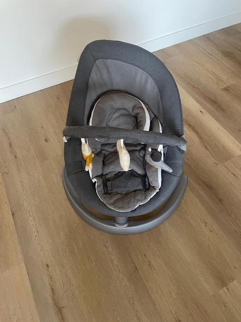 Wiegstoel Nuna Leaf Grow Granite met Speelboog, Kinderen en Baby's, Wipstoeltjes, Zo goed als nieuw, Schommelstoel, Verstelbaar