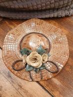 Mooie puntgaaf wandbord in de vorm van een hoed, Ophalen of Verzenden