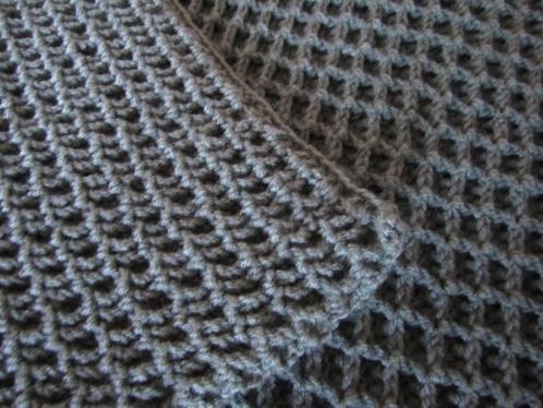 woondeken / plaid handgemaakt antraciet grijs 142 x 134 cm., Huis en Inrichting, Woonaccessoires | Plaids en Woondekens, Nieuw