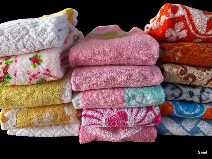2273 Set vintage jaren 70 handdoeken mix retro swiet, Huis en Inrichting, Badkamer | Badtextiel en Accessoires, Gebruikt, Handdoek