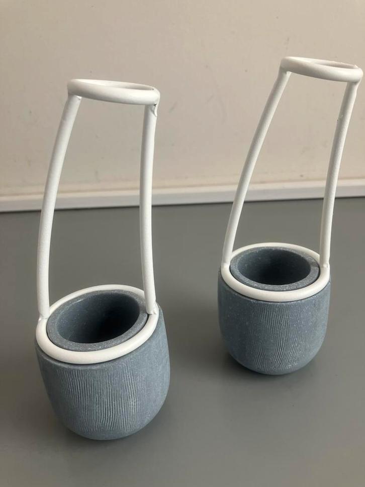 Design, betonnen vaasjes. Nieuw €36 Nu €8 ps! 8 beschikbaar, Huis en Inrichting, Woonaccessoires | Vazen, Nieuw, Overige kleuren