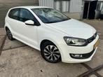 Volkswagen Polo 1.0 BlueMotion Airco+Navi+Cruiscontrole, Voorwielaandrijving, Gebruikt, 95 pk, Wit