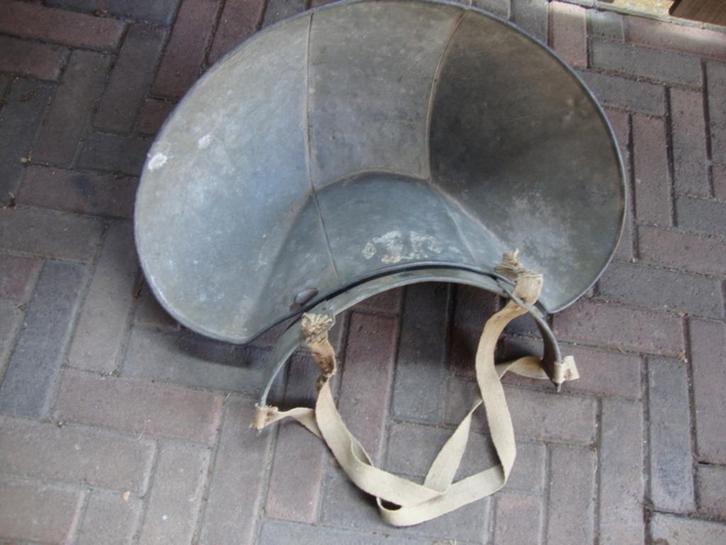 Antiek zinken zaaivat met draagriemen., Antiek en Kunst, Antiek | Gereedschap en Instrumenten, Ophalen of Verzenden