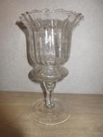 Oude vaas op voet kelkvaas, Antiek en Kunst, Ophalen of Verzenden