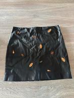 Zwart Esqualo rokje met veren, maat L, Kleding | Dames, Rokken, Zwart, Maat 42/44 (L), Esqualo, Ophalen of Verzenden