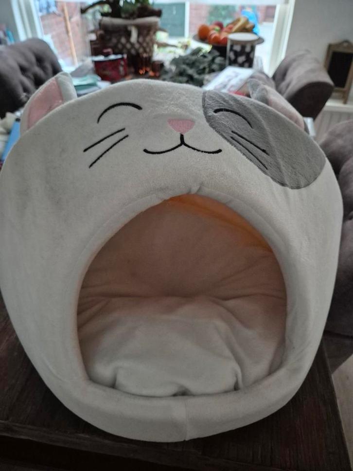 Te koop schattig katten mandje, Dieren en Toebehoren, Kattenmanden, Zo goed als nieuw, Polyester, Ophalen