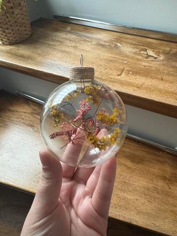 Kerstbal droogbloemen glas beschikbaar voor biedingen